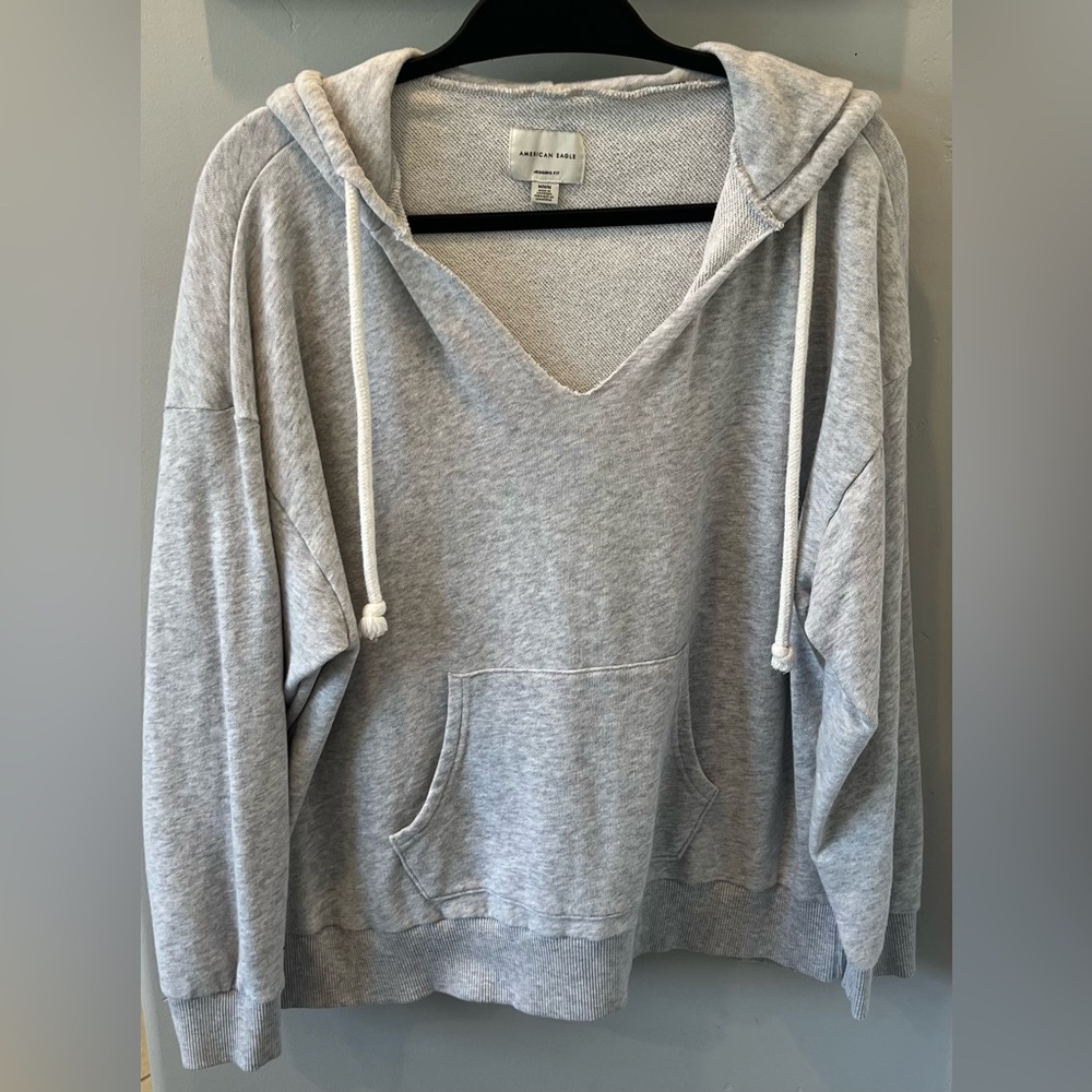 American Eagle light grey jegging fit drawstring sweatshirt with hood. Size M.